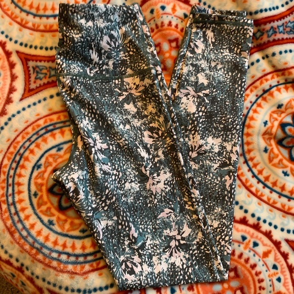 Gaiam yoga pants - Picture 1 of 3